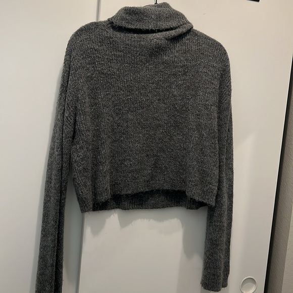 Wild Fable Grey Turtleneck Sweater • Small - Picture 3 of 3